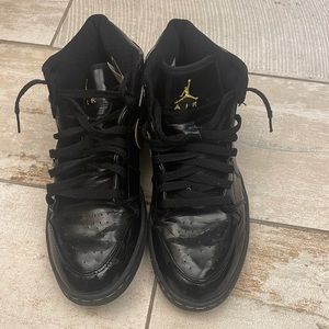 2003 Air Jordan 1 Retro OG 'Black Metallic Gold'